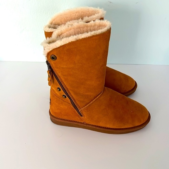 Clarks NWOT Brown Calf Heights Lambs Wool Lining Cozy and Comfortable Boots SZ 9 - Picture 3 of 8